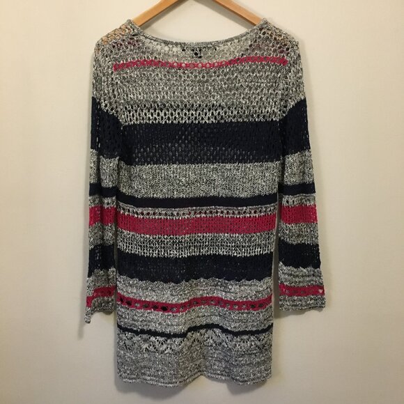 le chateau Grey, Navy and Pink Crochet Tunic Length Slip Over Top - Picture 2 of 11